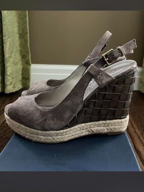 NWOT APEPAZZA Gray Suede Espadrille Wedge Slingback Heels.  Size 8
